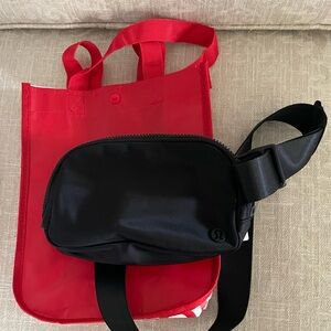 NWT Lululemon Everywhere Belt Bag